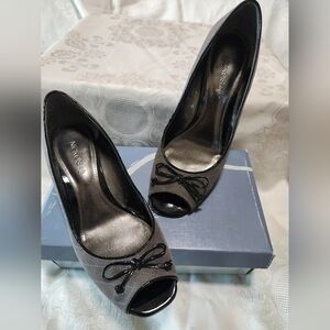 Nickels Soft "Acorn Asphalt" Gray Suede Peep Toe Wedges Sz 8M!!